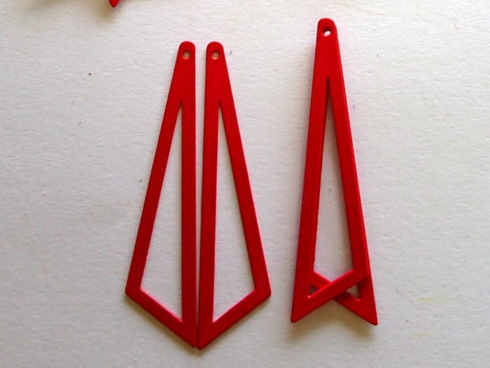 Letali bedel assymetrische driehoek 38x45x13mm rood