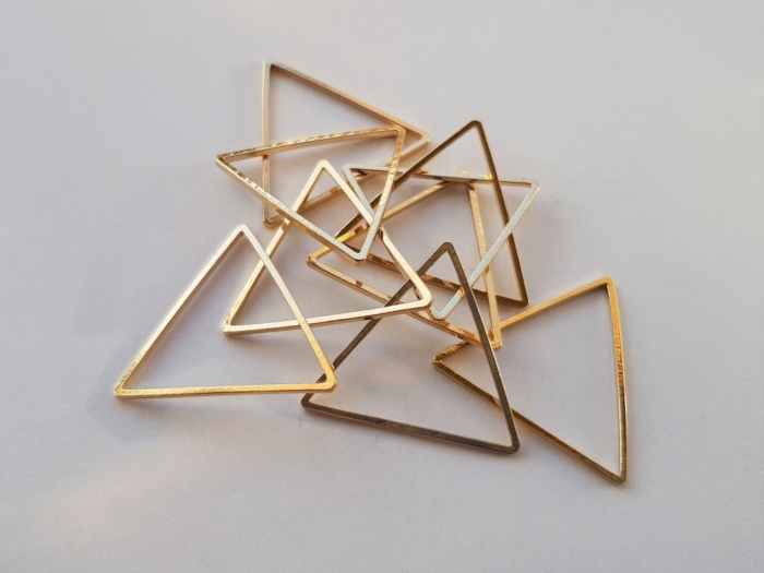 Letali bedel_tussenstuk driehoek 22mm goud
