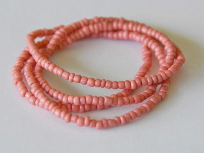Letali seed beads op elastiek 5x60cm zalm roze