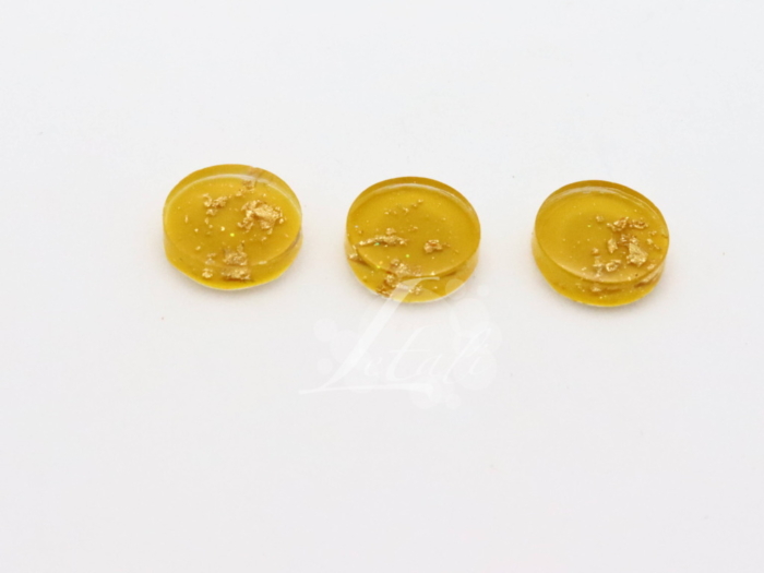 Letali Cabochon en résine - coloré, transparent et avec de flocons dorés - 12*3mm
