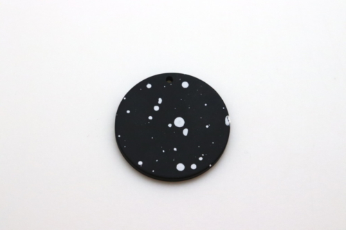 Pendentif:  circle caoutchouté effet taches de peinture - 30mm * 2.5mm
