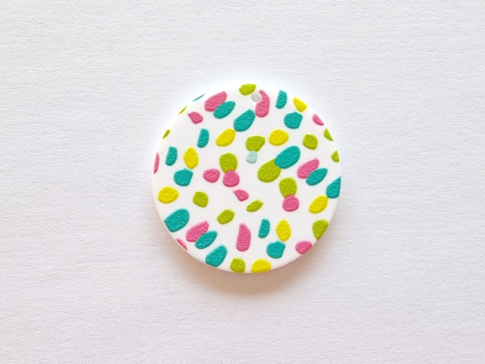 cercle acrylique pointillé d'un côté multicolore